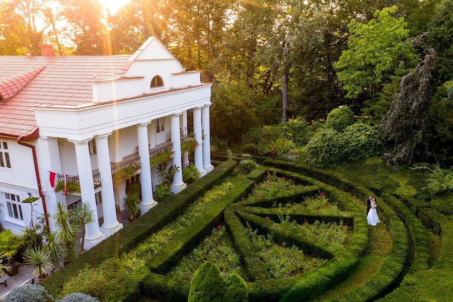 Fotógrafo de casamento Rafał Niebieszczański (rafalniebieszc). Foto de 10 de setembro 2021