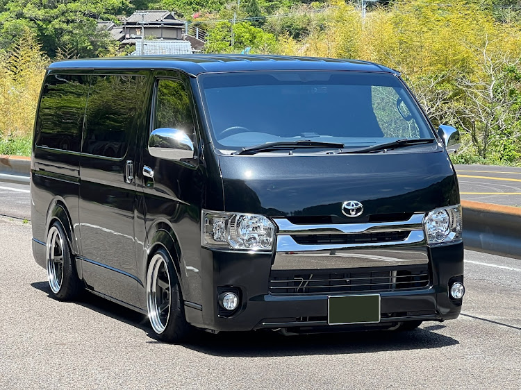 ハイエースバンのkbレーシング2・4インチダウン・生足・低そうで低くない少し低い車に関するカスタム事例の投稿画像3枚目