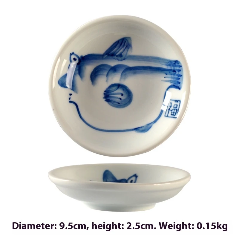 Assiette ronde irrégulière en céramique de style simple. Parfaite pour présenter vos plats avec une touche d'originalité et sublimer vos repas quotidiens.