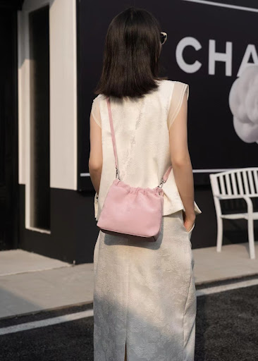 Title 13, Genuine Leather Cloud Bag for Commuters, Elegan...