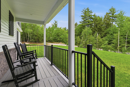 Porch with rocking chairs and garden view - Luxury house for sale in New Boston, 3 bedrooms