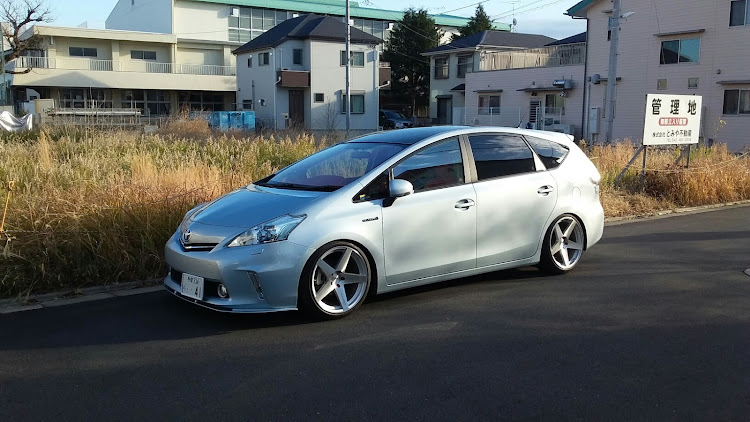 プリウスαの車高調整・DIY・仕事納め・ライト調整に関するカスタム事例の投稿画像1枚目