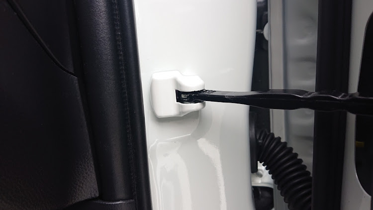 RAV4のヒンジカバー色を塗りました。に関するカスタム事例の投稿画像1枚目