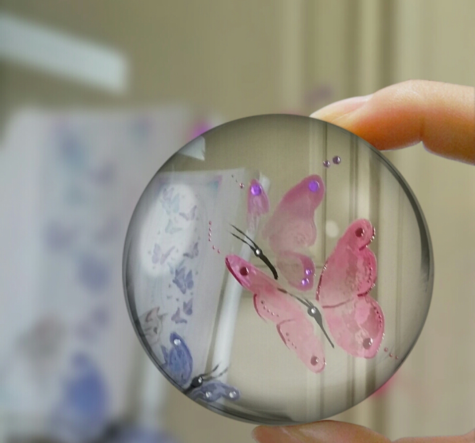 Farfalle sospese di vola in alto solo chi ha il coraggio di farlo