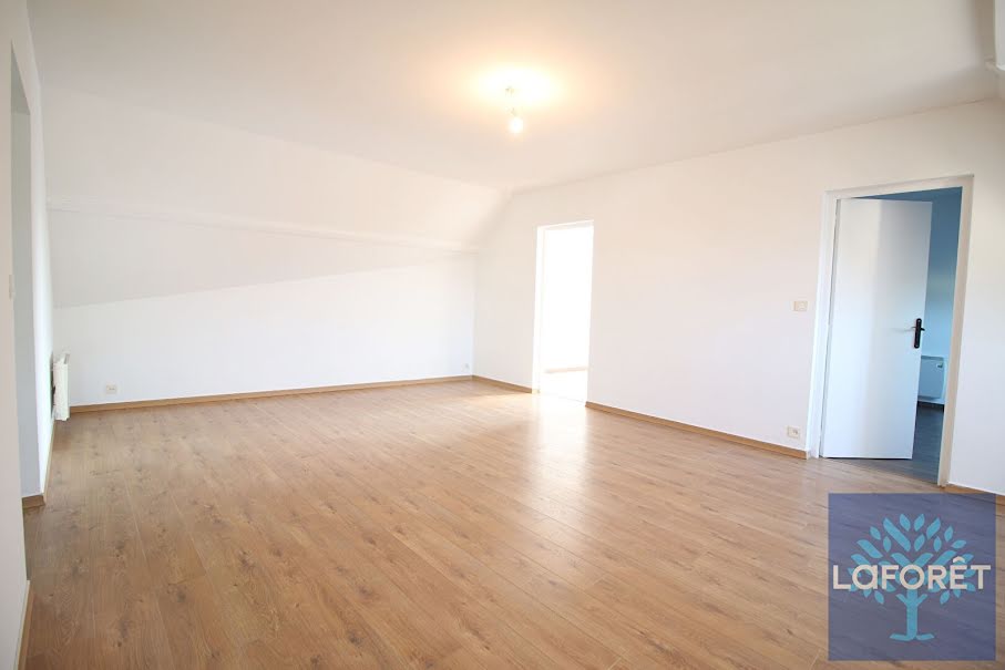 Location  appartement 3 pièces 56.17 m² à Etampes (91150), 849 €