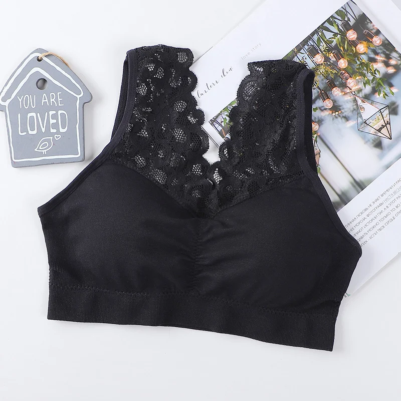 Débardeur en dentelle grande taille avec larges bretelles et protection anti-exposition. Sous-vêtement femme confortable et élégant pour un usage quotidien.