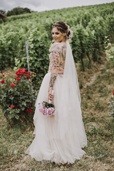 Wedding photographer Eszter Semsei (esztersemsei). Photo of 18 September 2017