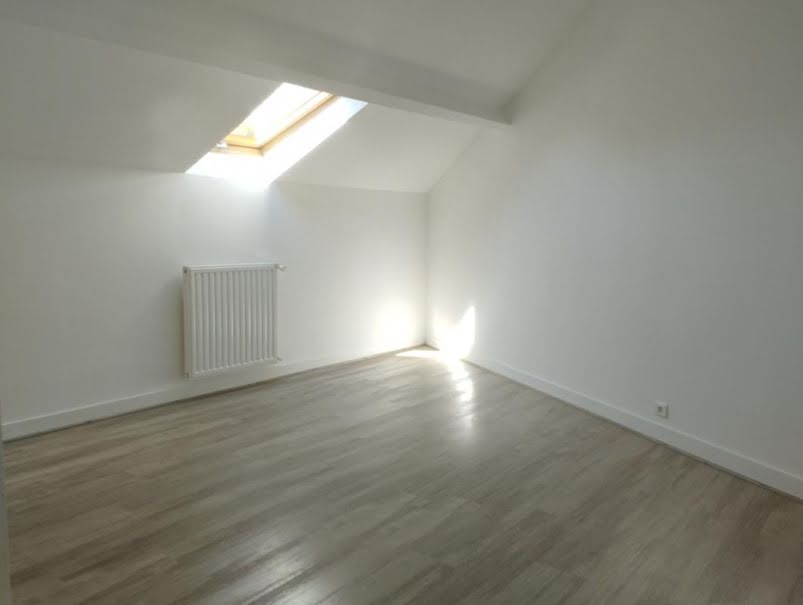 Location  appartement 3 pièces 77 m² à Le Meux (60880), 795 €