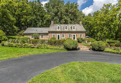 Farmhouse with garden 3