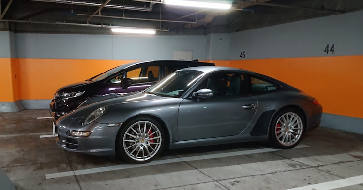 シャトルのPORSCHE・911・997・勝手にコラボ・お前仕事しろよに関するカスタム事例の投稿画像3枚目