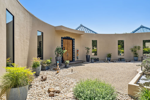 House with pool 2