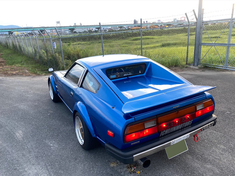 フェアレディZのZfollows・イチジンモータース・来年もよろしくお願いします・愛車のお尻はこんな感じ・今年もあとわずかに関するカスタム事例の投稿画像3枚目