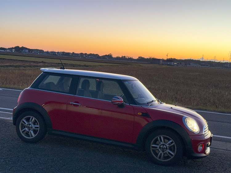 ミニ ハッチバックの純正流用・R56・ドライブ・12月もよろしくお願いしますに関するカスタム事例の投稿画像1枚目
