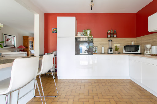 Maison avec piscine et jardin 5