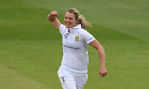 Proteas all-rounder Anneke Bosch has signed a national team contract.