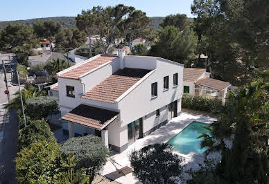 Maison avec piscine et terrasse 8