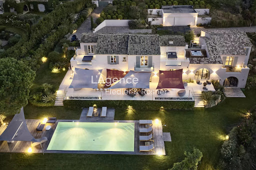 Villa with pool 4