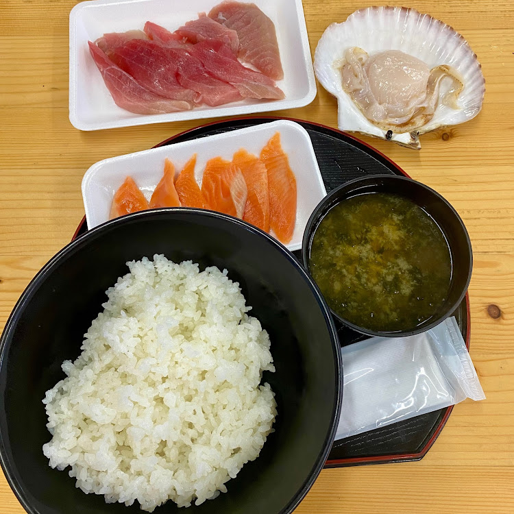 NV350キャラバンのNV350キャラバン・キャラバンワゴン・塩釜仲卸市場・マイ海鮮丼・スーパーロングに関するカスタム事例の投稿画像3枚目