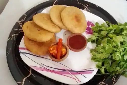 Green Peas Kachori [4 Pieces] With Sauce And Achar