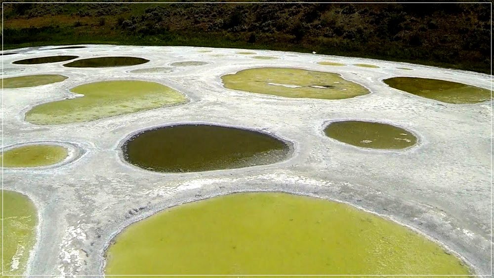 Spotted Lake, o incrível lago manchado do Canadá