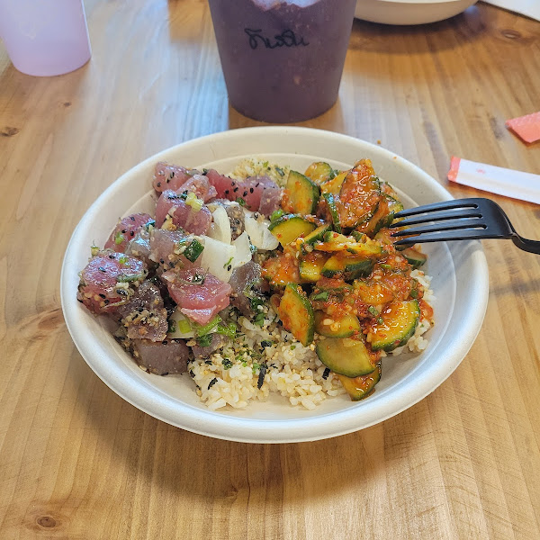 Gluten-Free Poke at Island Blends Açaí and Poke