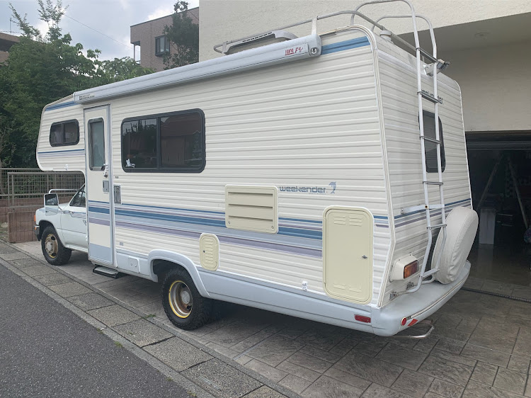 ハイラックスのキャンピングカーのある暮らし・キャンピングカー・DIY・ハイラックス・アメ車に関するカスタム事例の投稿画像3枚目