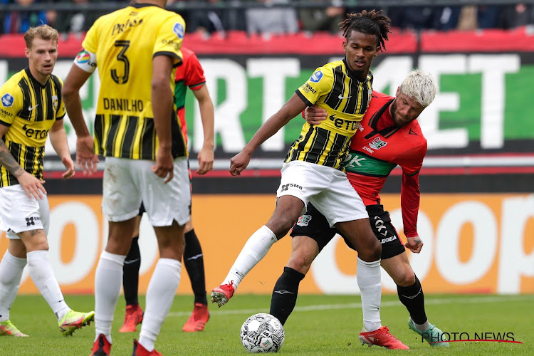 🎥 Vitesse-fans komen met schrik vrij nadat tribune het begeeft