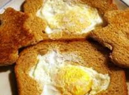 Egg-in-the-middle-of-toast