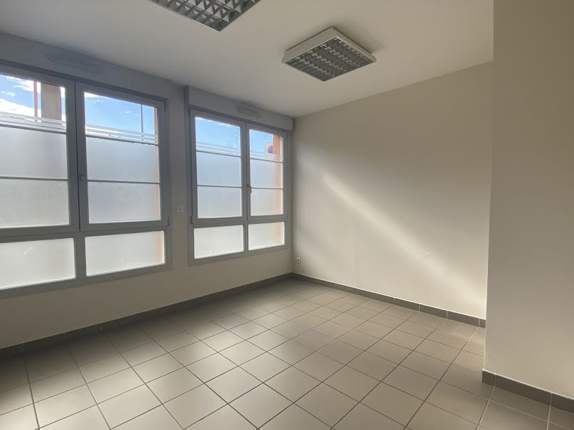 Vente locaux professionnels  100 m² à Le Puy-en-Velay (43000), 159 000 €