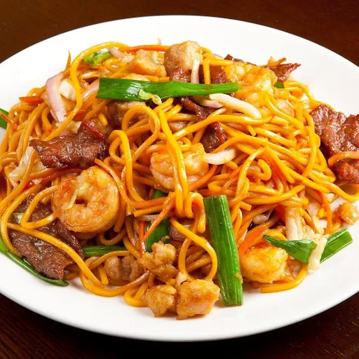 Schezwan Mixed Non-Veg Noodles Regular