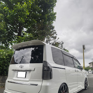 ヴォクシー ZRR70W