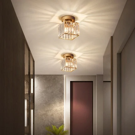 Crystal Aisle Plafonska Lampa Simple, idealna za hodnike i drugo, sa LED osvetljenjem. Osvetlite svoj dom stilom i efikasnošću.