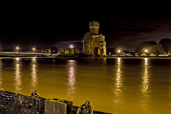 Torre Guelfa domina l'Arno in piena! di gattopisa