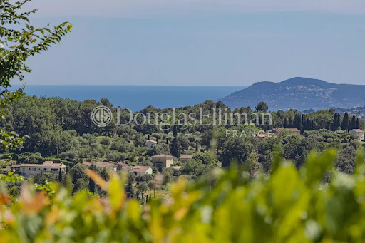 Villa with pool and terrace 4