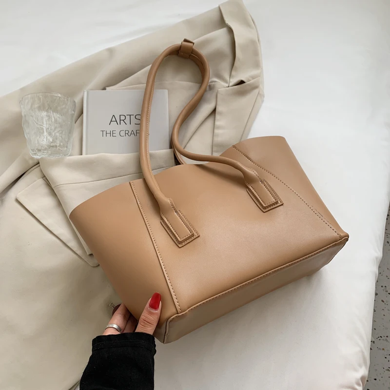 Retro tote bag, niche fashion schoudertas. De ideale tas voor dagelijks gebruik. Stijlvol en ruim, perfect voor al je essentials.