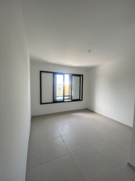 Location  appartement 3 pièces 61 m² à Saint Pierre (97410), 950 €