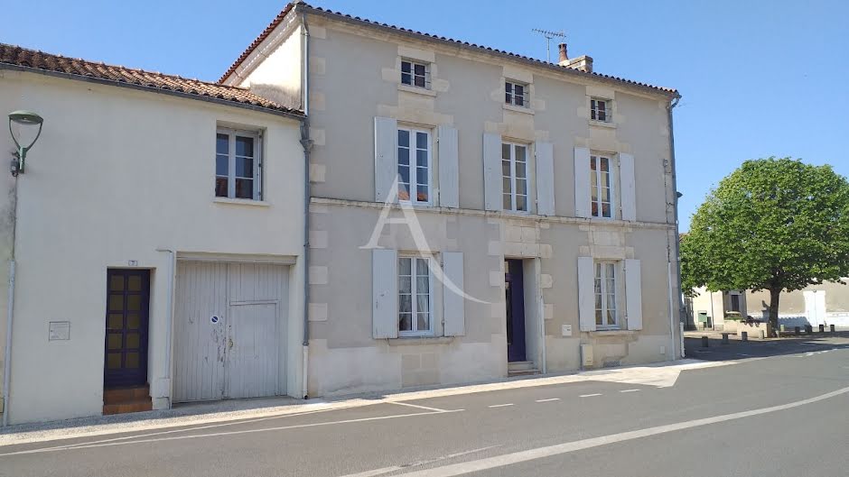 Vente maison 10 pièces 265 m² à Doix lès Fontaines (85200), 249 900 €