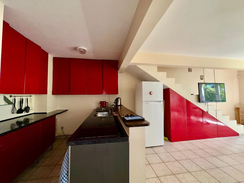 Location meublée duplex 3 pièces 80 m² à Koungou (97600), 1 000 €