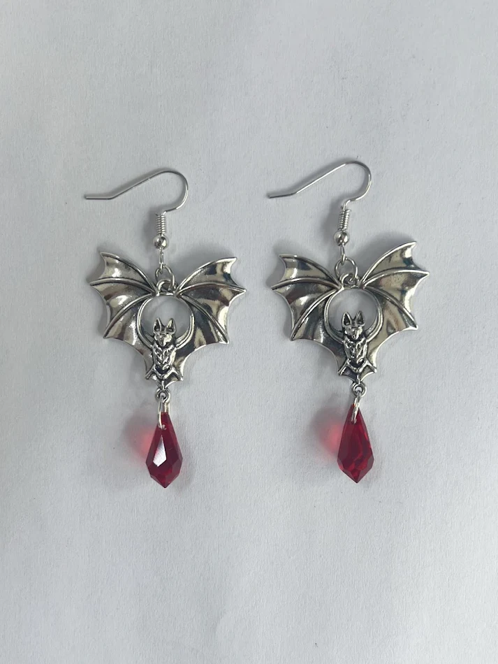 Mode persoonlijkheid vleermuis kristal oorbellen voor vrouwen. Laat je persoonlijkheid zien met deze unieke oorbellen, perfect voor elke outfit.