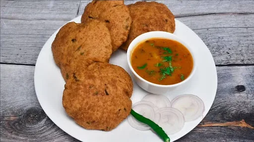 6 Poori With Aloo Sabzi