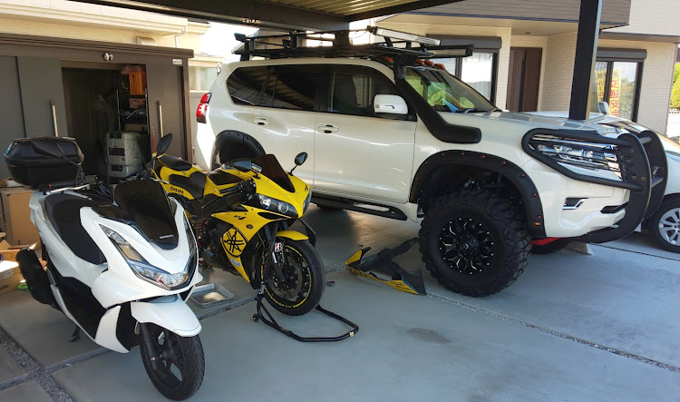 ランドクルーザープラドのプラド150後期・YZF-R1・PCX125・作業終了d=(^o^)=bに関するカスタム事例の投稿画像1枚目