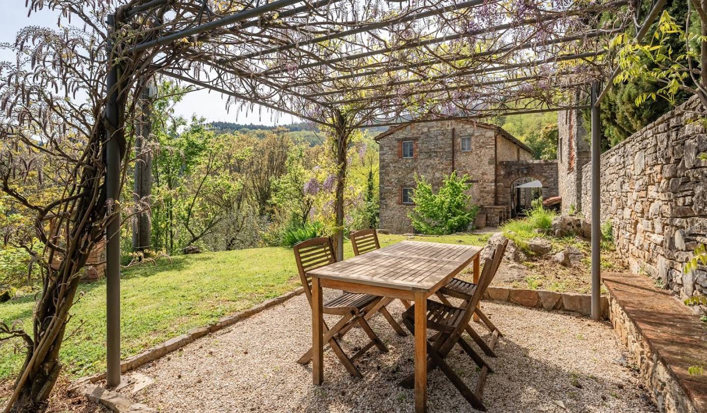 Corps de ferme avec jardin et piscine Borgo a Mozzano