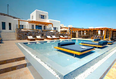 Villa with pool 3