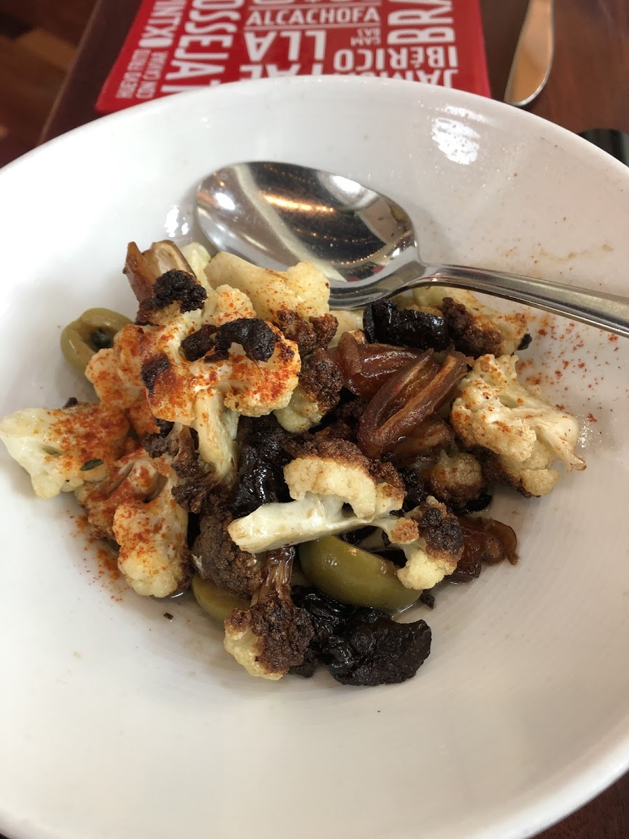 Cauliflower dish with dates and olives 😋