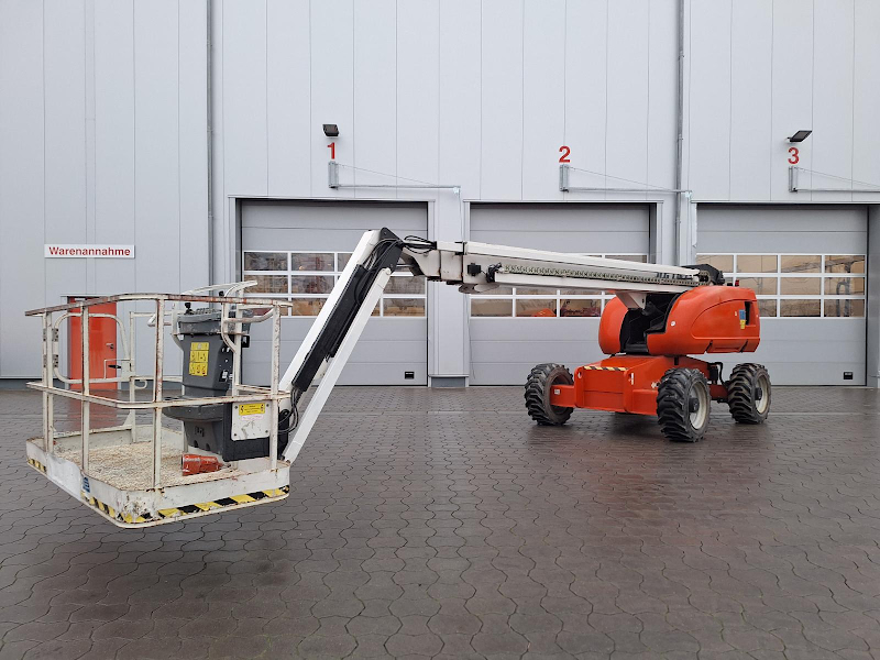 Picture of a JLG 660SJ