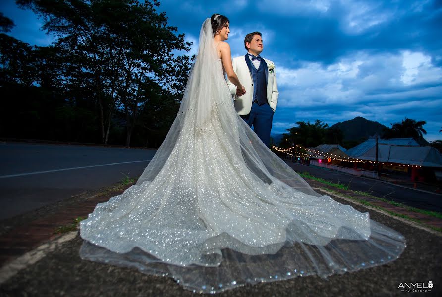 Fotógrafo de casamento Anyelo Cardona (anyelocardona). Foto de 7 de dezembro 2021