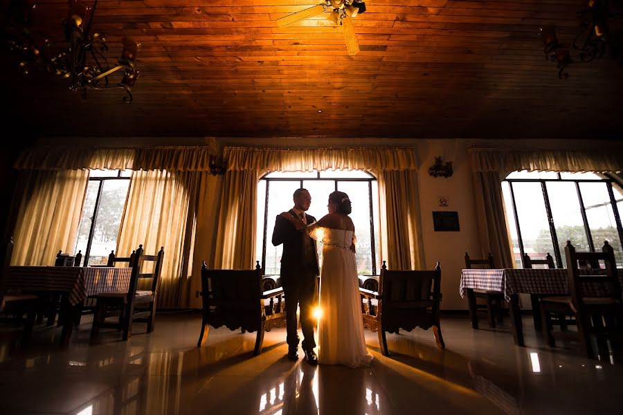 Fotografo di matrimoni Luis Quevedo (luisquevedo). Foto del 23 giugno 2019