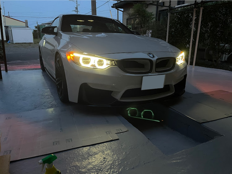 M4 クーペのやぺさんf82 M4・唯一無二のグリルにヘッドライトフィルム施工・ホイールへのダスト付着磨き上げに関するカスタム事例の投稿画像7枚目