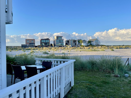 Blick vom STRAND HUS auf den kleinen Strand direkt vor der Tür