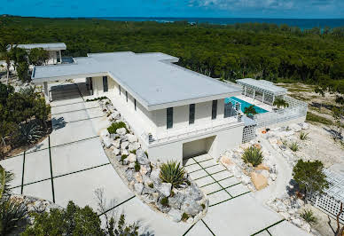 Maison avec piscine et terrasse 9